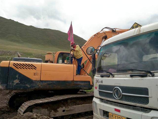 道_高速公路_乌鲁木齐瓦利棋牌夜行天山_隧