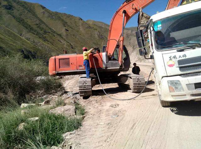 道_高速公路_乌鲁木齐瓦利棋牌夜行天山_隧(图2)